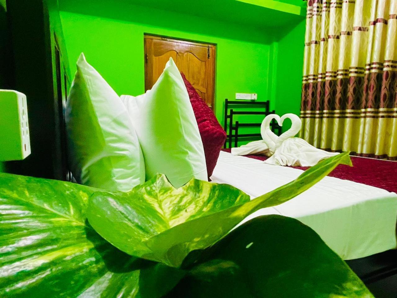 Hema Holiday Villa ตรินโคมาลี ภายนอก รูปภาพ
