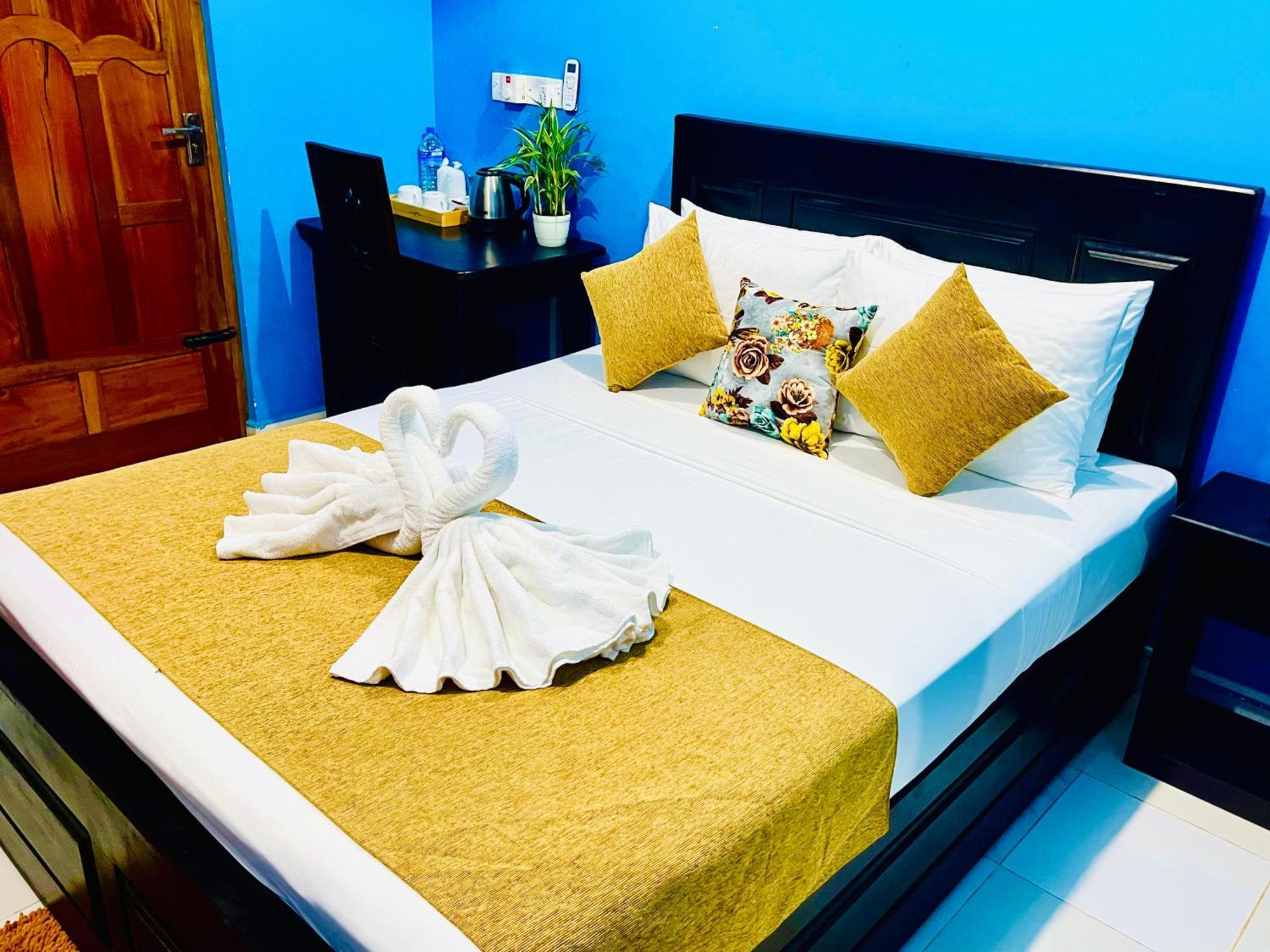 Hema Holiday Villa ตรินโคมาลี ภายนอก รูปภาพ